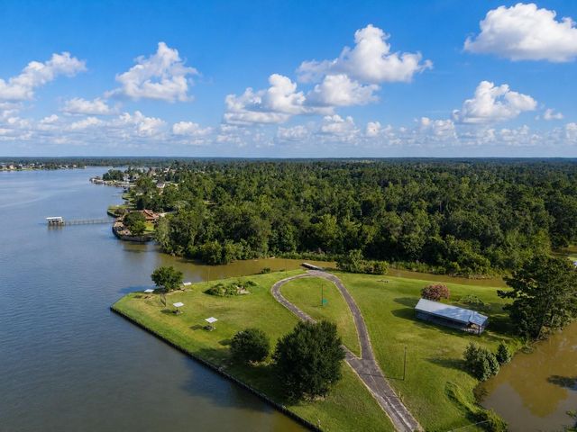 235 Lakeview Harbor, Onalaska, TX 77360