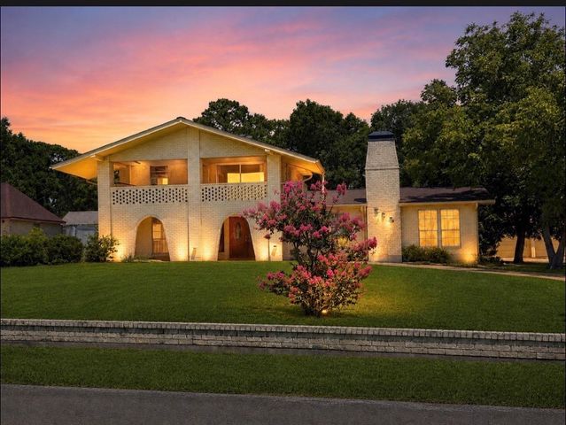 235 Lakeview Harbor, Onalaska, TX 77360