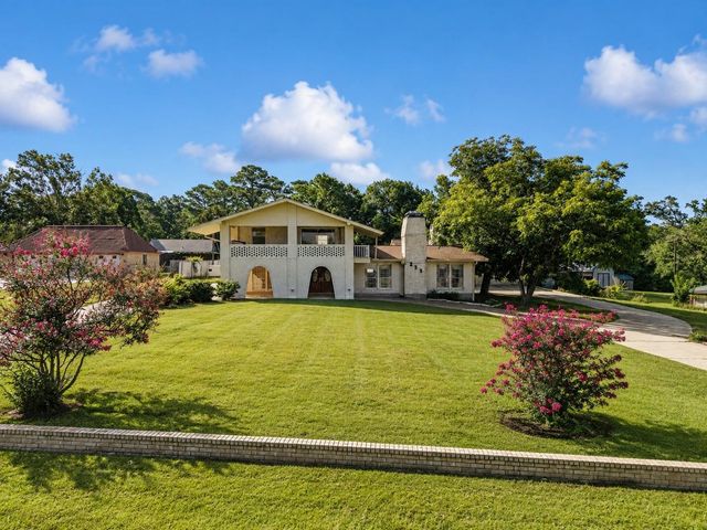 235 Lakeview Harbor, Onalaska, TX 77360