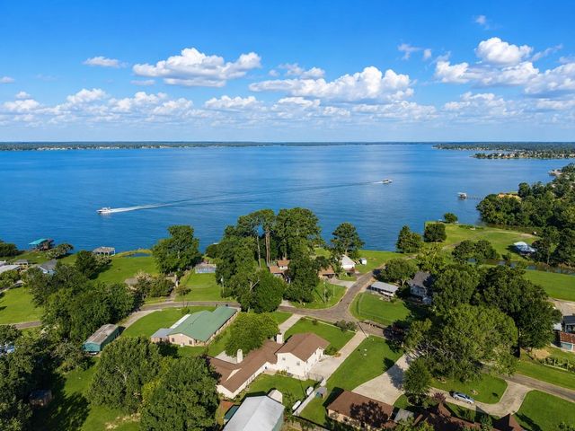 235 Lakeview Harbor, Onalaska, TX 77360