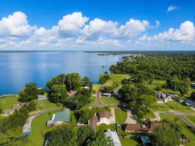 235 Lakeview Harbor, Onalaska, TX 77360