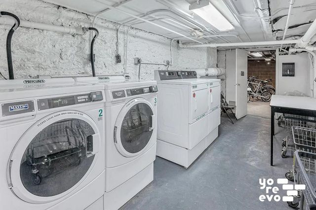 208 E 90th St Apt 4W, New York City, NY 10128
