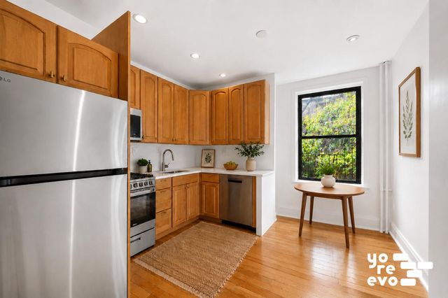 208 E 90th St Apt 4W, New York City, NY 10128