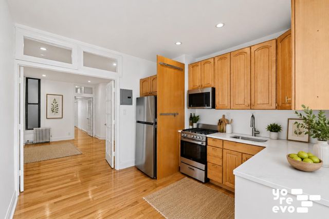 208 E 90th St Apt 4W, New York City, NY 10128
