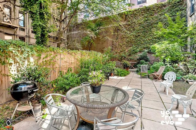 208 E 90th St Apt 4W, New York City, NY 10128