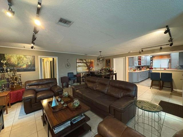 4548 SW 28th Way, Dania Beach, FL 33312