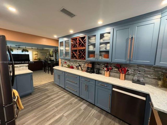 4548 SW 28th Way, Dania Beach, FL 33312