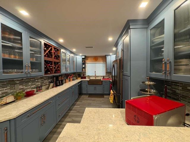 4548 SW 28th Way, Dania Beach, FL 33312