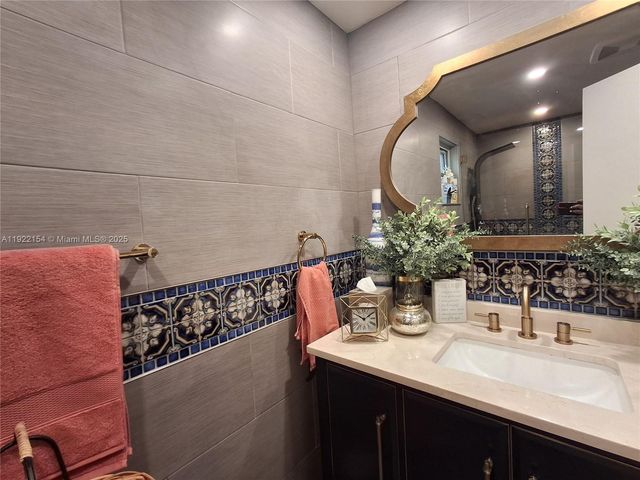 4548 SW 28th Way, Dania Beach, FL 33312