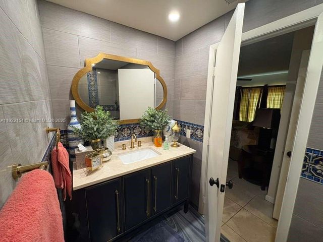 4548 SW 28th Way, Dania Beach, FL 33312