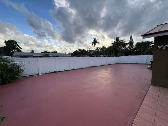 4548 SW 28th Way, Dania Beach, FL 33312