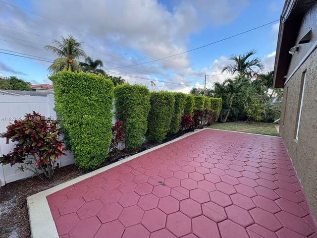 4548 SW 28th Way, Dania Beach, FL 33312