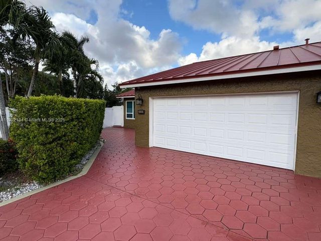 4548 SW 28th Way, Dania Beach, FL 33312