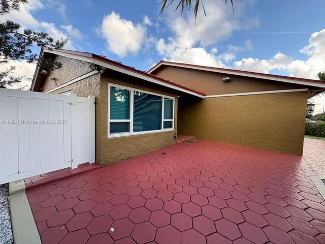 4548 SW 28th Way, Dania Beach, FL 33312