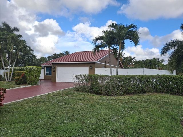 4548 SW 28th Way, Dania Beach, FL 33312
