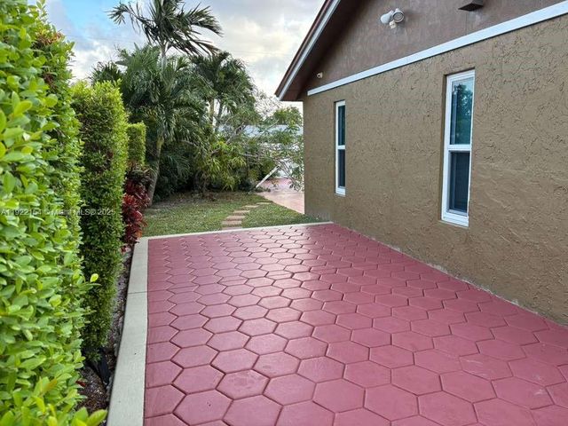 4548 SW 28th Way, Dania Beach, FL 33312