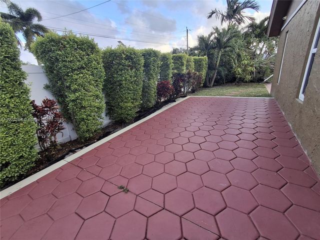 4548 SW 28th Way, Dania Beach, FL 33312