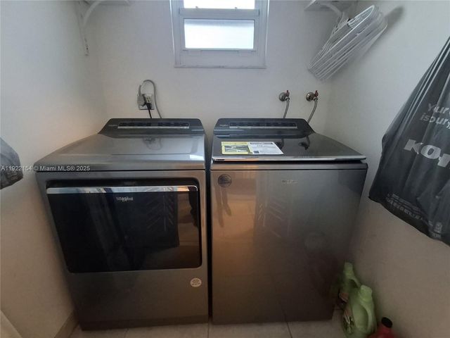 4548 SW 28th Way, Dania Beach, FL 33312