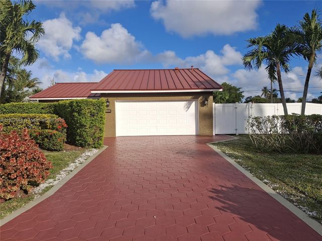 4548 SW 28th Way, Dania Beach, FL 33312