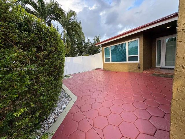 4548 SW 28th Way, Dania Beach, FL 33312