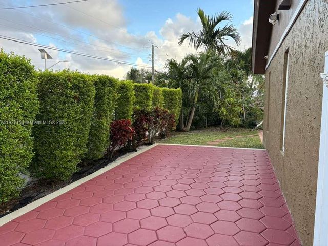 4548 SW 28th Way, Dania Beach, FL 33312