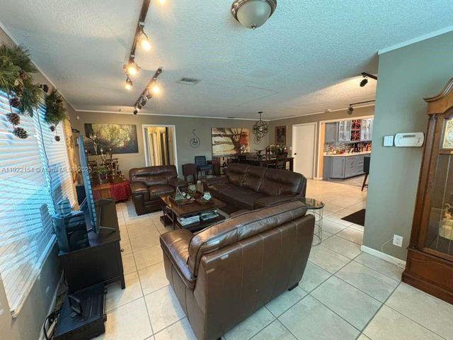 4548 SW 28th Way, Dania Beach, FL 33312