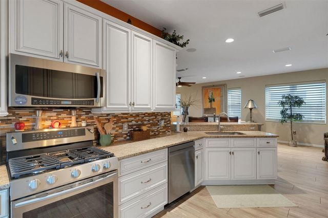 6242 BLUE RUNNER COURT, Lakewood Ranch, FL 34202