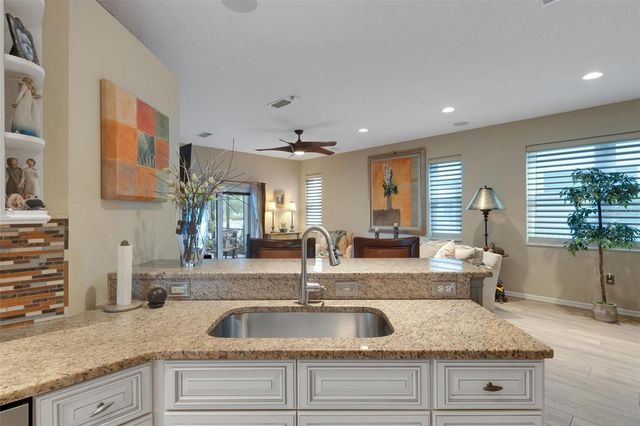 6242 BLUE RUNNER COURT, Lakewood Ranch, FL 34202