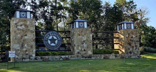 107 Romantic Dreams Ct Court, Huntsville, TX 77340