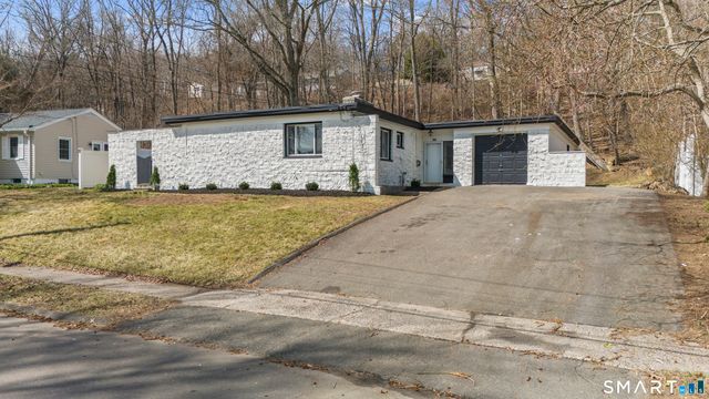 55 Englewood Drive, New Haven, CT 06515
