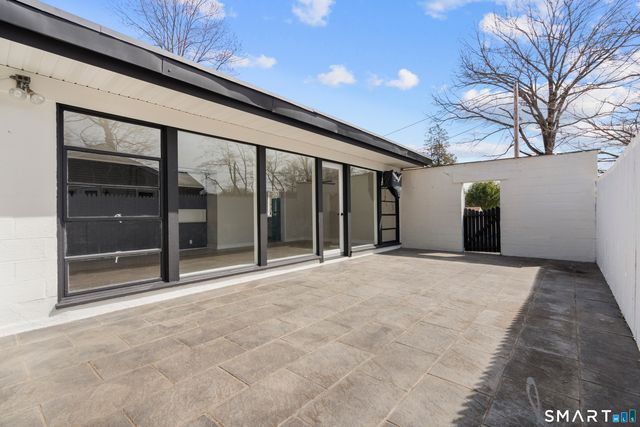 55 Englewood Drive, New Haven, CT 06515