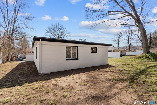 55 Englewood Drive, New Haven, CT 06515