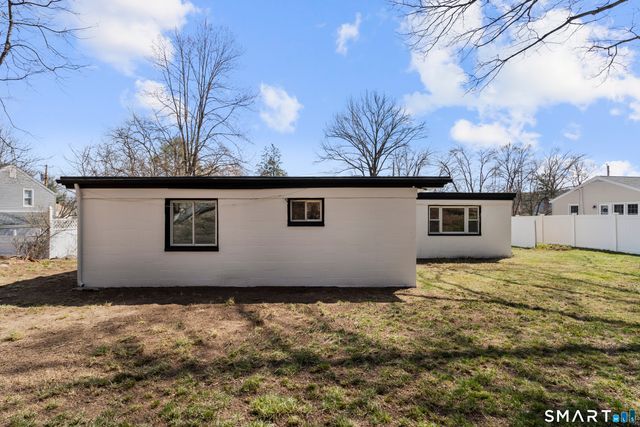 55 Englewood Drive, New Haven, CT 06515