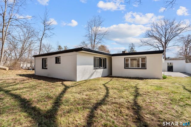 55 Englewood Drive, New Haven, CT 06515