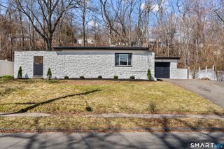 55 Englewood Drive, New Haven, CT 06515