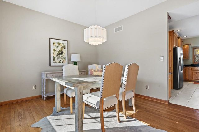 4310 W Carriage COURT, Mequon, WI 53092