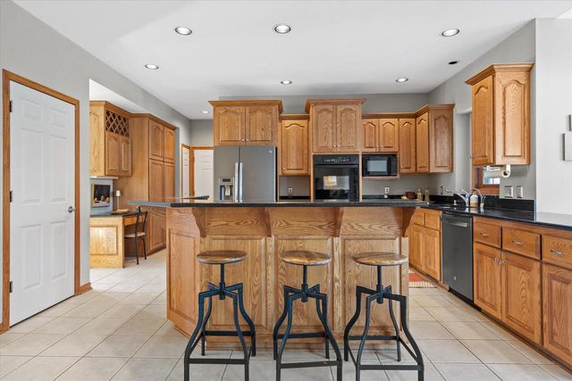 4310 W Carriage COURT, Mequon, WI 53092