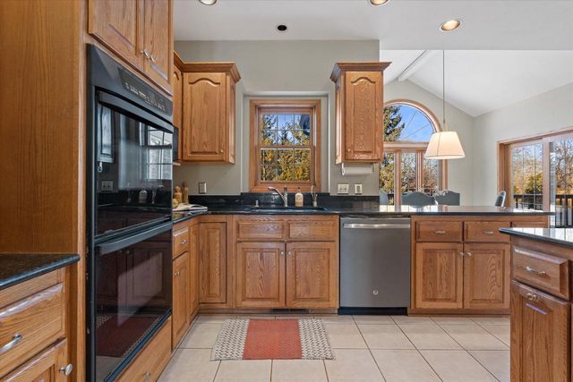 4310 W Carriage COURT, Mequon, WI 53092