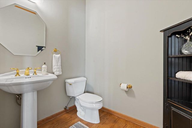 4310 W Carriage COURT, Mequon, WI 53092