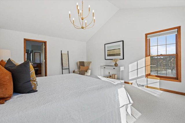 4310 W Carriage COURT, Mequon, WI 53092