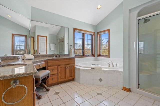 4310 W Carriage COURT, Mequon, WI 53092