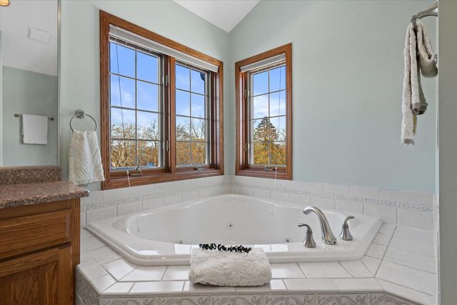 4310 W Carriage COURT, Mequon, WI 53092