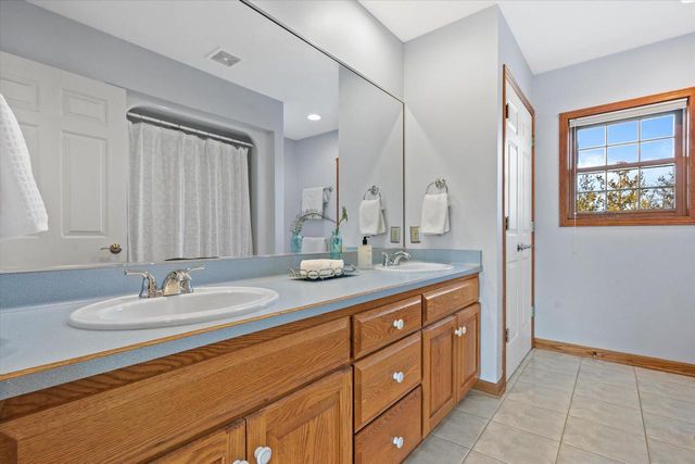 4310 W Carriage COURT, Mequon, WI 53092