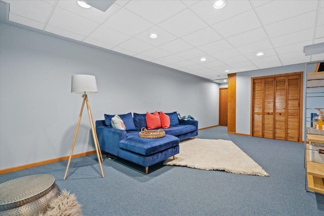 4310 W Carriage COURT, Mequon, WI 53092