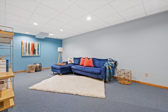 4310 W Carriage COURT, Mequon, WI 53092