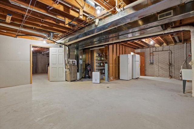 4310 W Carriage COURT, Mequon, WI 53092