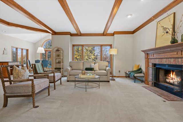 4310 W Carriage COURT, Mequon, WI 53092