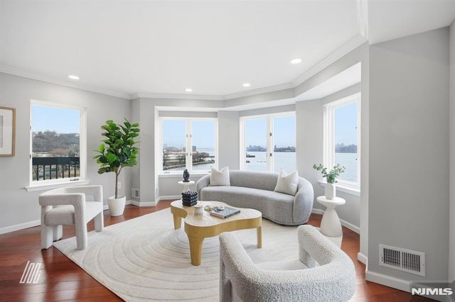 504 Nelson Court, Edgewater, NJ 07020