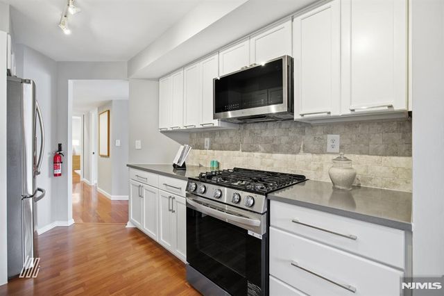 504 Nelson Court, Edgewater, NJ 07020