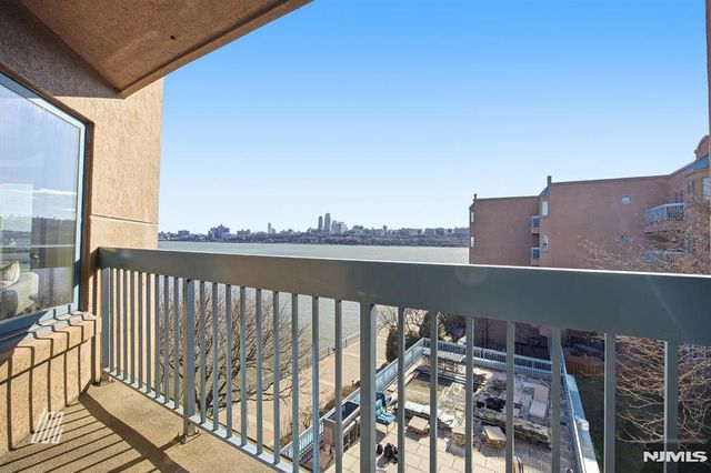 504 Nelson Court, Edgewater, NJ 07020